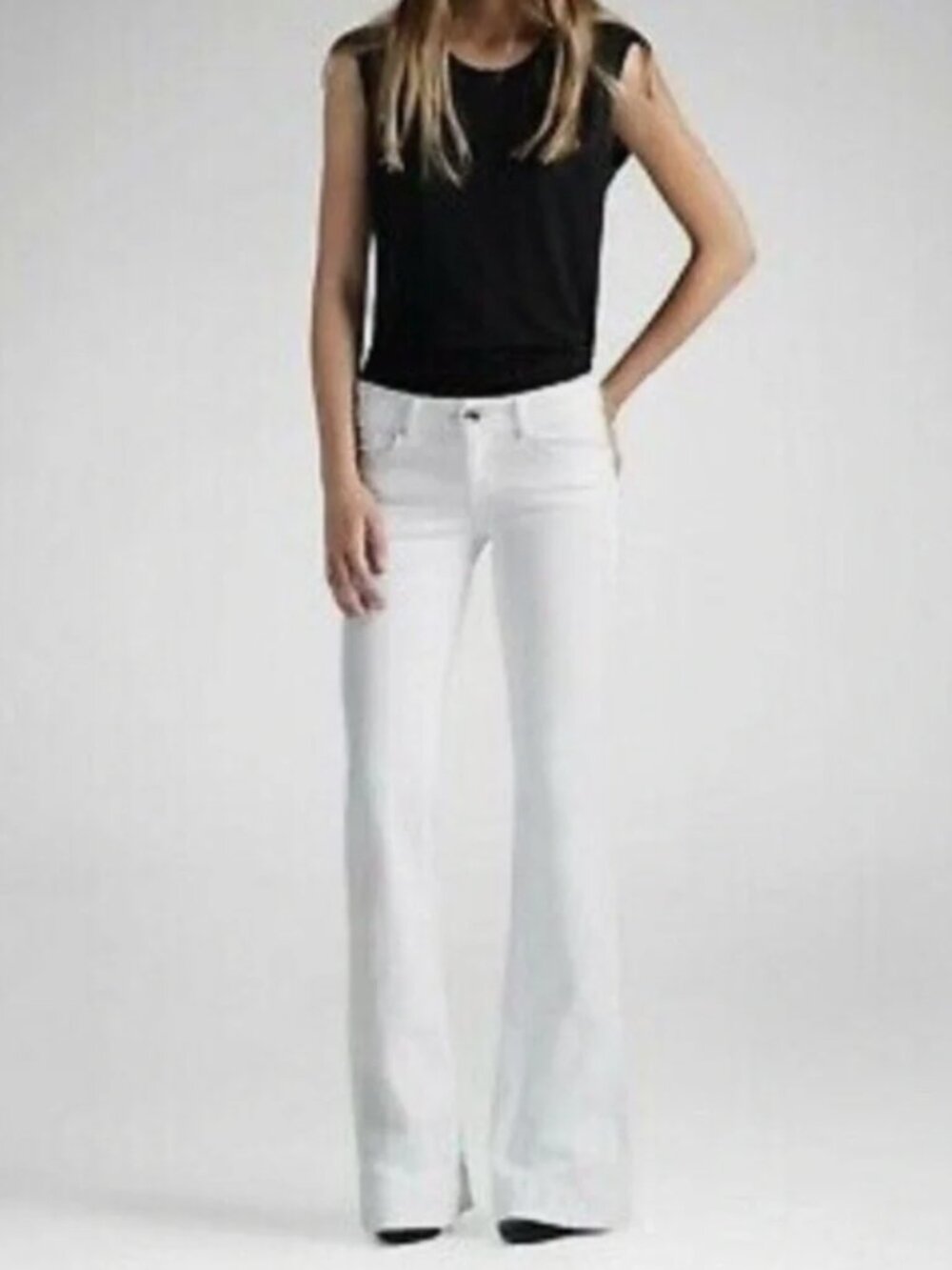 Women’s J Brand Love Story White Low Rise Flared Legged Stretch Jeans. Sz 26